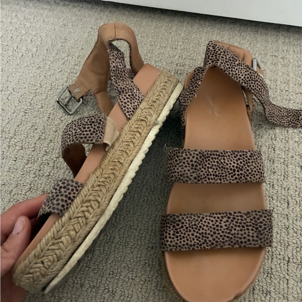 Universal Thread Brown Sandals Espadrille Style - Picture 4 of 7